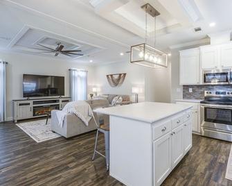 Peaceful Starke Retreat with Deck 6 Mi to Downtown! - Starke - Кухня