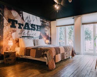 Hotel Trash Deluxe - Maastricht - Schlafzimmer