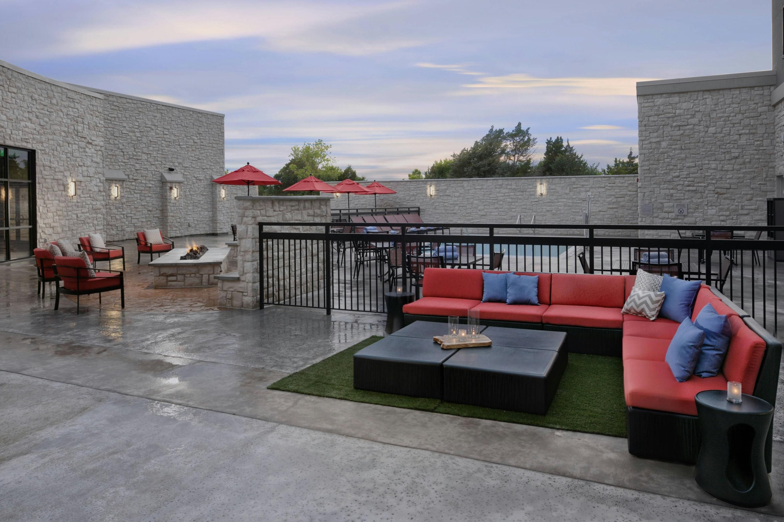 Courtyard by Marriott Austin Pflugerville and Pflugerville Conference Center - Pflugerville - Balkón