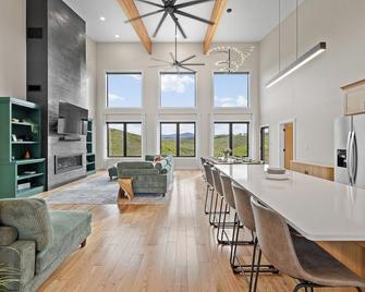 5 mins to Deadwood, Hot Tub, Game Room - Sturgis - Essbereich