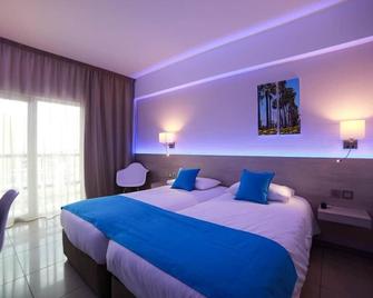 Les Palmiers Beach Boutique Hotel & Luxury Apartments - לרנקה - חדר שינה