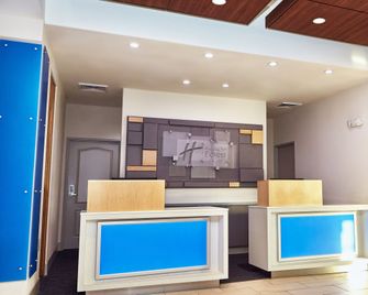Holiday Inn Express & Suites Corona By IHG - Corona - Ρεσεψιόν