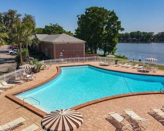 Beautiful Direct Fish & Ski Lakefront Town home In N. Orlando with Pool & WiFi - Casselberry - Pool