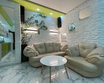 Batumi Real Lux - Batum - Oturma odası