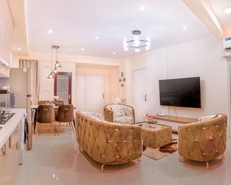 Charming 2-bedroom apartment with WiFi, AC in soothing Malé - Malé - Living room