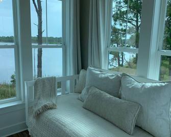 Waterfront House w/dock on Lake Powell. Access beach and lake. Inlet Beach/30-A - Sunnyside - Living room