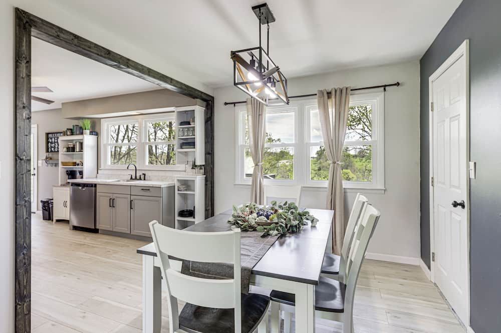 Dry Ridge Farmhouse w/ Hot Tub + Game Room! - Dry Ridge - Jídelna