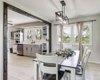 Dry Ridge Farmhouse w/ Hot Tub + Game Room! - Dry Ridge - Jídelna