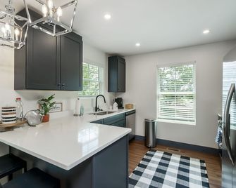 New, charming 3-bedroom townhome with WiFi and all amenities! - Powell - Küche