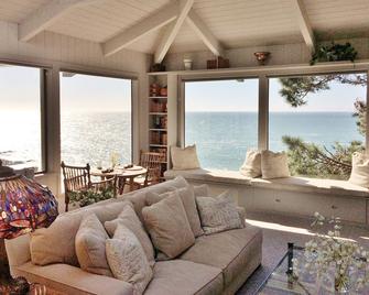 Ocean Splendor - The Height of Romance - Little River - Living room