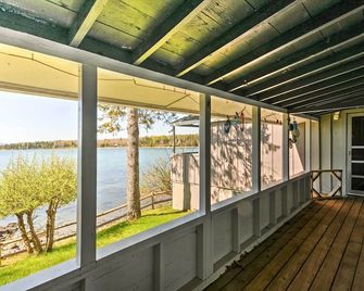 Bayfront Hancock Cottage with Beach Access and Views! - Hancock - Balcony