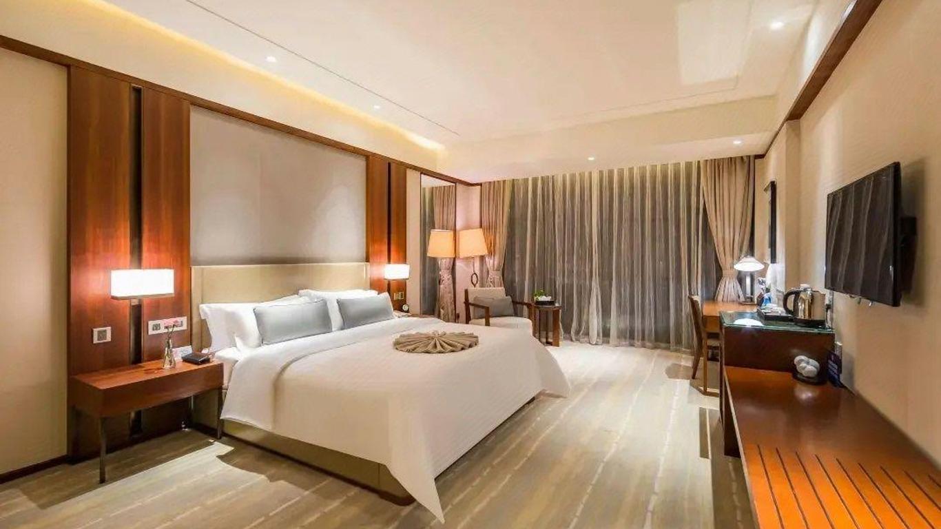 Swan Lakeview Hotel