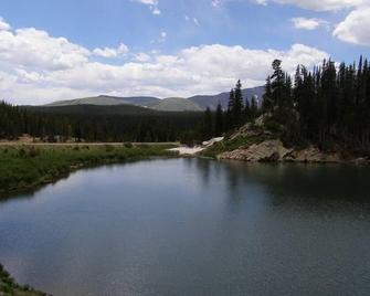 Stylish Vacation Condo in Estes Park - Estes Park - Outdoors view