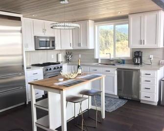 Lookout At Crook Point - Brookings - Kitchen