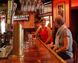 The Plaza Hotel And Suites - Winona - Bar
