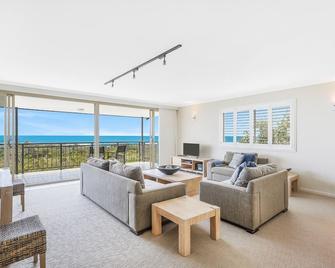 Eagles Retreat Peregian Beach - Peregian Beach - Living room
