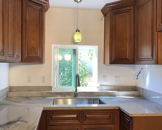 City Garden House-centrally located in LA - La Puente - Kitchen