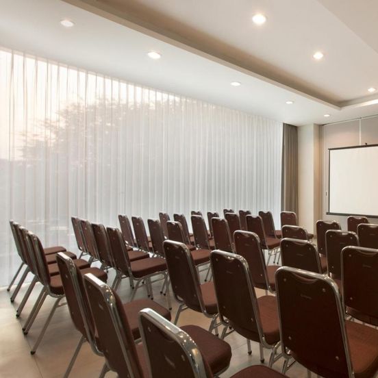 Amaris Hotel Darmo Surabaya image 1