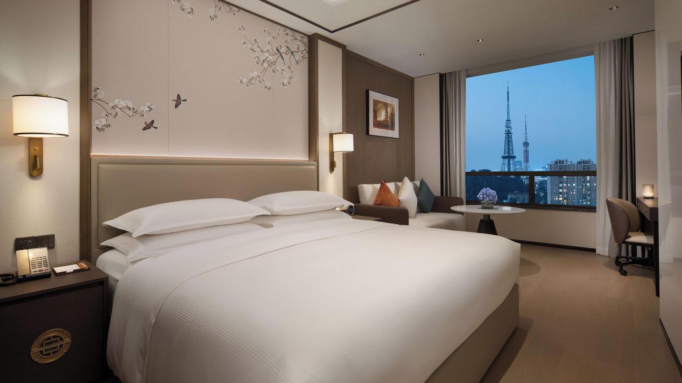 يويكيو هوتل جوانجتشو كوريو كوليكشن باي هيلتون فري شوتل بيتوين هوتل آند إكسيبيشن سنتر دورينج كانتون فير آند إكسيبيتور ريجيستريشن كاونتر