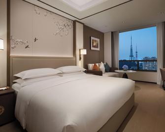 Yuexiu Hotel Guangzhou, Curio Collection by Hilton - גואנגג'ואו - חדר שינה
