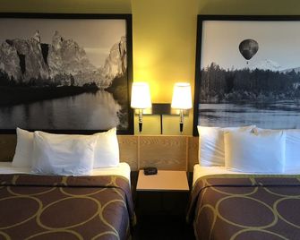 Super 8 by Wyndham Redmond - Redmond - Bedroom