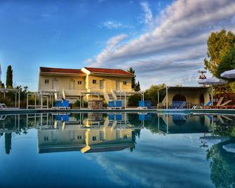 Dassia Holiday Club - Dassia - Pool