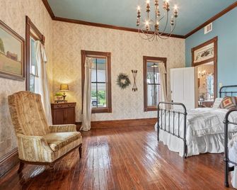 Historic home in Stoneham, Texas - Navasota - Bedroom