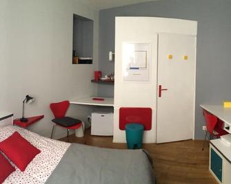 Bordeaux center independent guest house -not an apartment- - Bordeaux - Bedroom