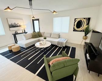 Luxurious Modern Loft in Artsy Wynwood - Miami - Living room