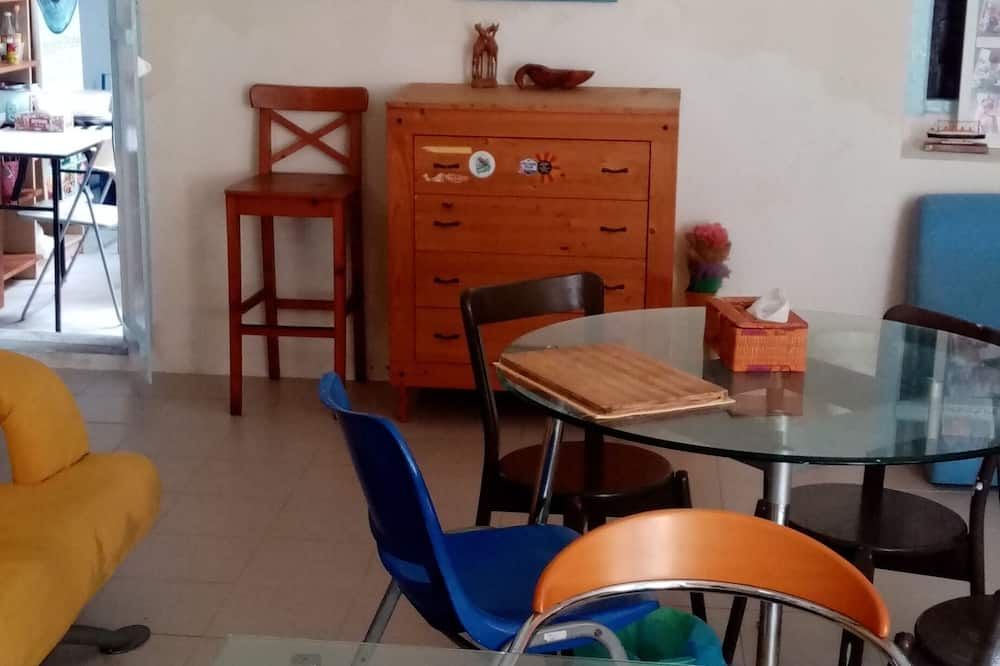 Mypintu - ג'ורג' טאון - חדר אוכל