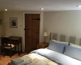 Pear Tree Cottage - Silverstone - Bedroom