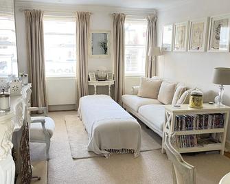 Beautiful Lymington New Forest Getaway - Lymington - Living room