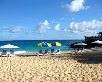 Stunning View of Ocean & Lagoon from Pool, 3 Min Walk to Baie Rouge, Cottage - Terres-Basses - Playa