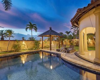 The Beverly Hills Bali Villas Jimbaran - South Kuta - Pool