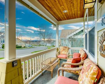 Family-friendly home w/full kitchen, gas grill & patio - close to downtown - Sequim - Balkon