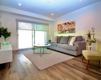 Los Angeles Premium City Suites with Free Parking - Los Ángeles - Sala de estar