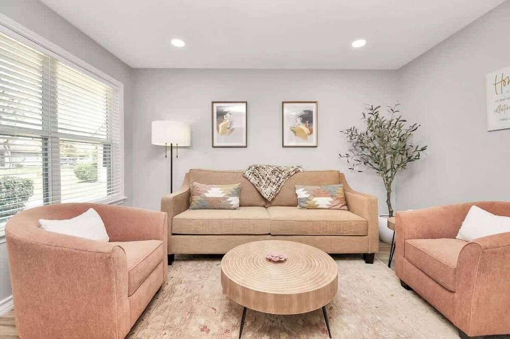 Cozy Houston Haven-Near Downtown & Nrg - יוסטון - סלון