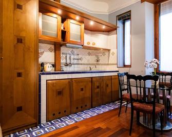 Ariosto Elegant Apartment - near M1 and Cadorna Station - Milà - Cuina