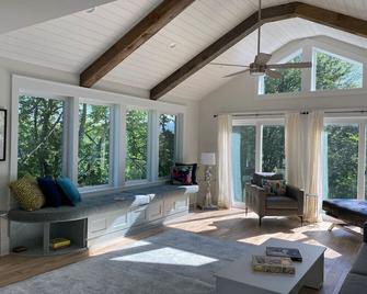 Riverview Suite at La Soledad - Harpers Ferry - Living room