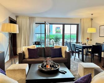 Kitz Deluxe Suite 1 & 2 Im Zentrum Mit Eigenem Spa & Parken By Belle-Stay - Kitzbühel - Sala de estar