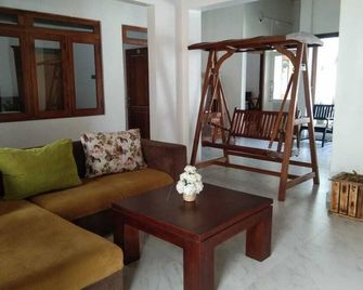 Rajabawana Holiday Resort - Anuradhapura - Living room