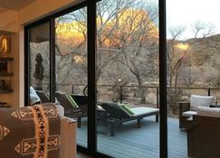 Observation Point- 2 Miles From Zion Park- One Of A Kind Rental Experience - Springdale - Balcony