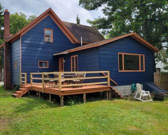 Charming Renovated Cottage - Alexandria Bay - Restaurant