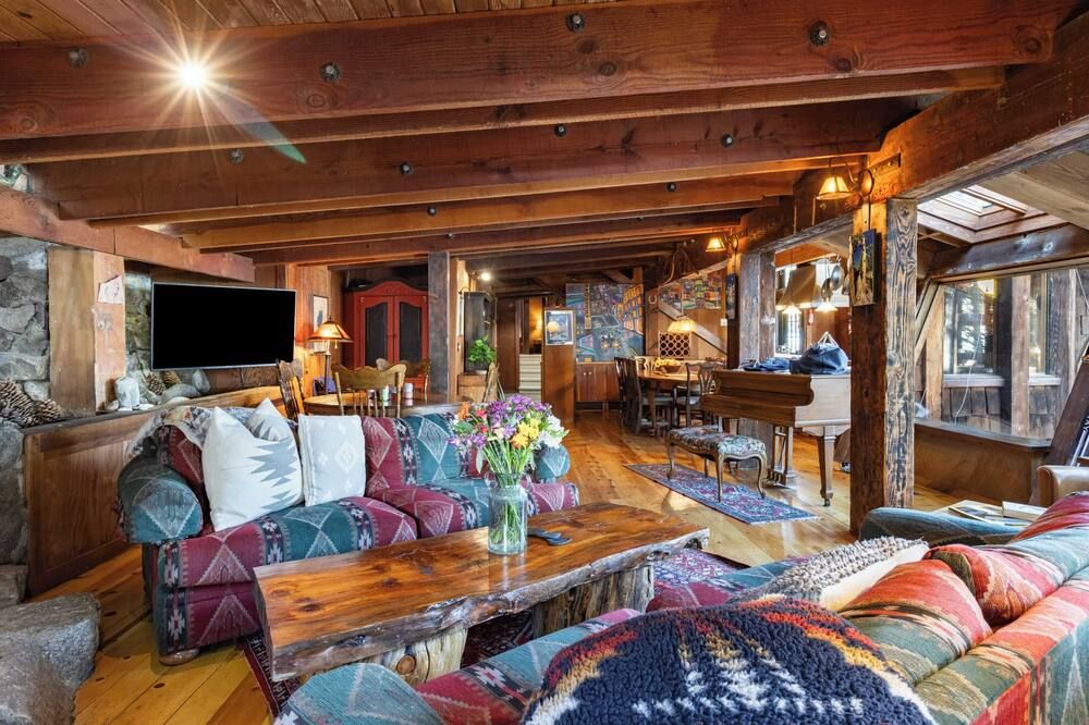 Mt. Jola by Avantstay A 5-minute Walk Away to Palisades and Lifts - Olympic Valley - Lounge