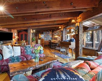 Mt. Jola by Avantstay A 5-minute Walk Away to Palisades and Lifts - Olympic Valley - Lounge