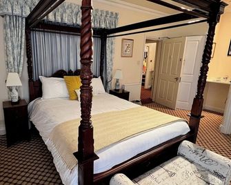 Haley's Hotel - Leeds - Bedroom