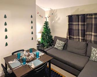 Converted Railway Cottage - Swindon - Living room