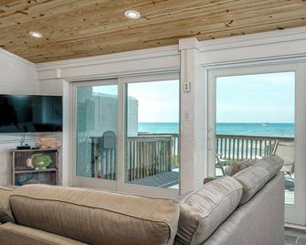 Oceans 6 Condo - Pine Knoll Shores - Sala de estar