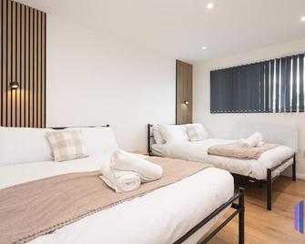 Scandi Loft Style Apartment - Sleeps 6 - near Manchester Airport - Manchester - Chambre