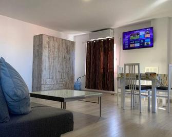 Hostel Penedes - Vilafranca del Penedès - Salon